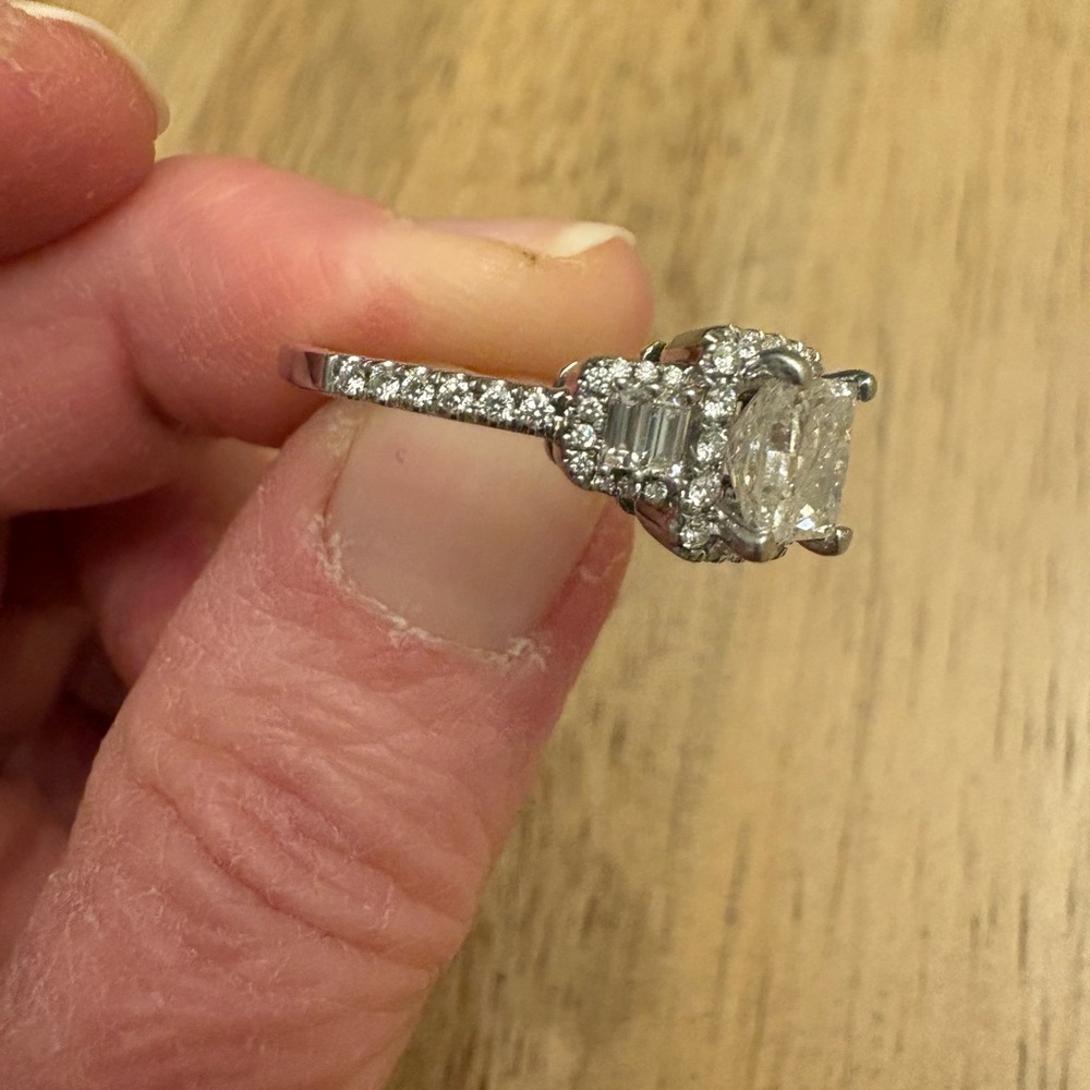 Kay Jewelers 1 1/2 carat princess cut natural diamond in a halo setting - Picture 6 of 14